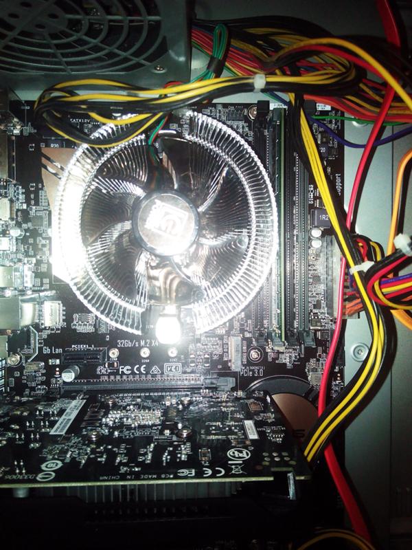 Компьютер при включении не пищит и не включается монитор